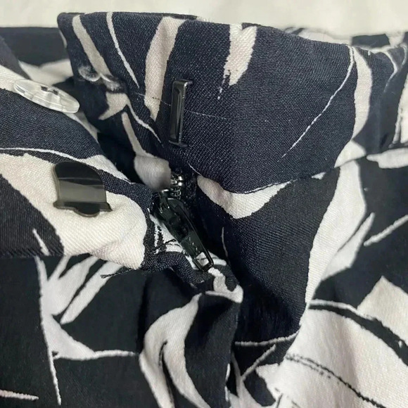 ✅ 3 for $15 ✅ Mario Serrani Italy B/W Floral print Bermuda Shorts Size 6 - Picture 5 of 8